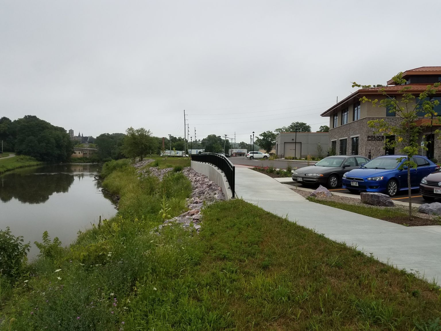 Baraboo City Hall_Baraboo River