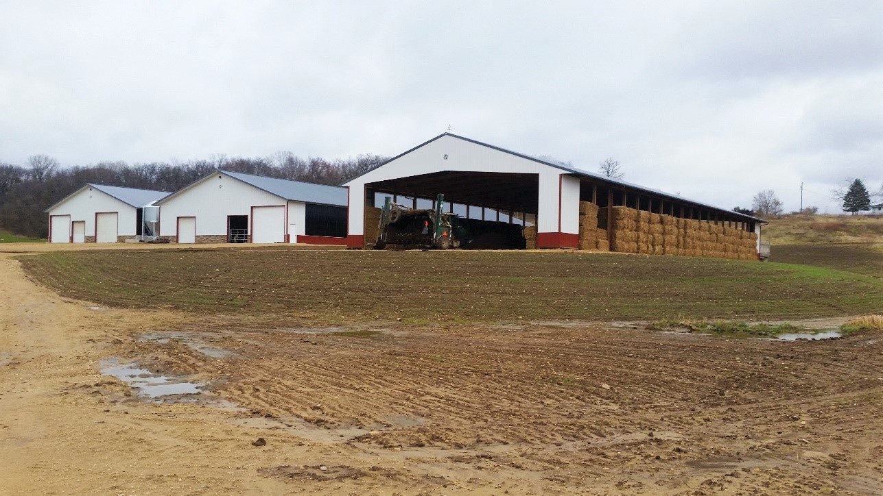 Endres heifer housing and composting