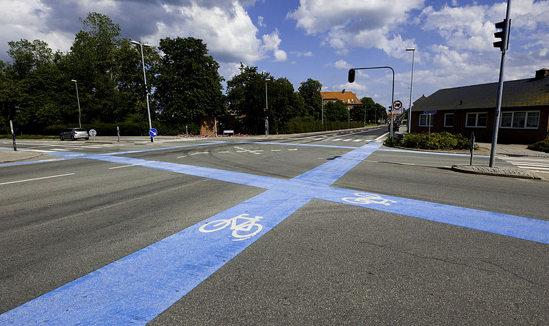 Danish bike lane intersection