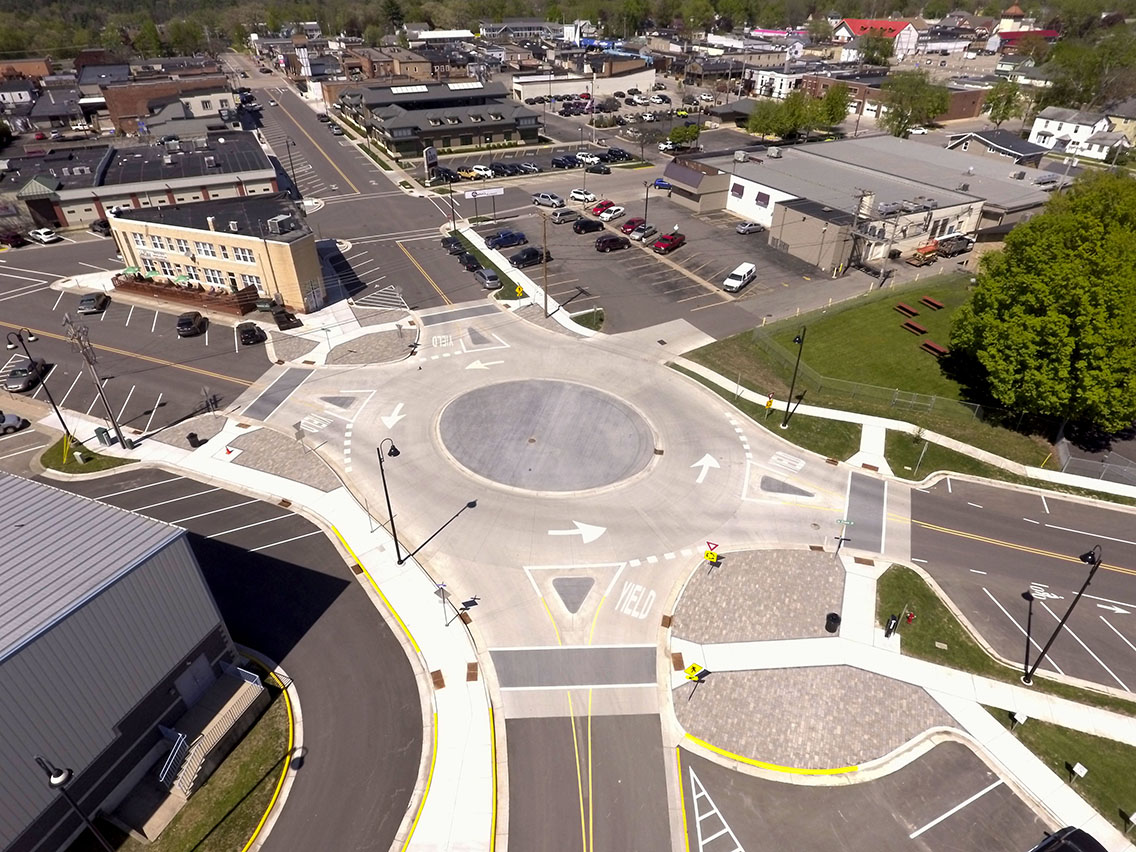 Wisconsin Dells_LaCrosse Street_Superior Street_Mini Roundabout
