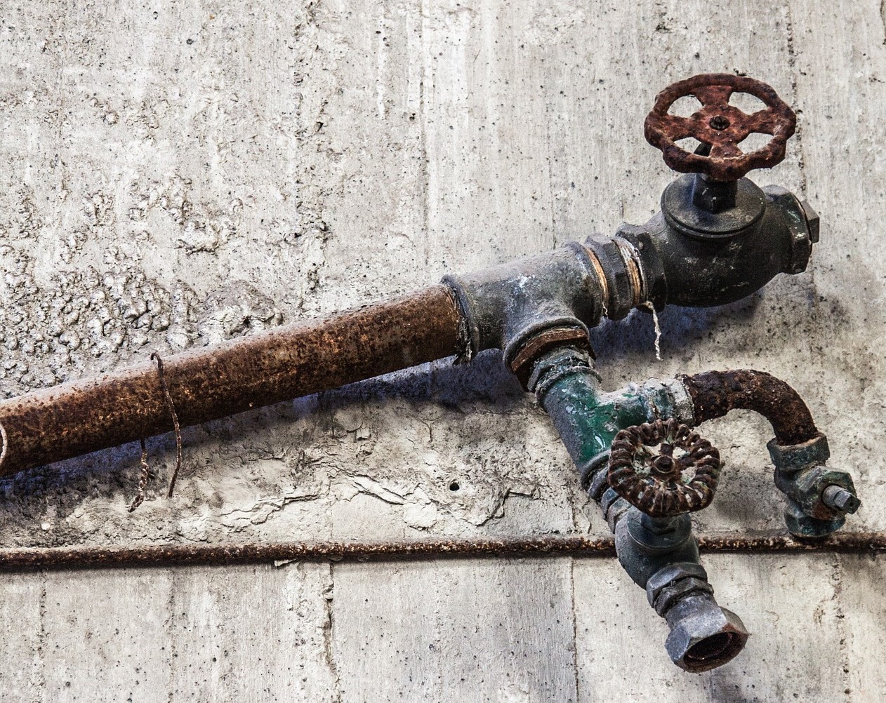 rusty drinking water pipe may point to lead contamination